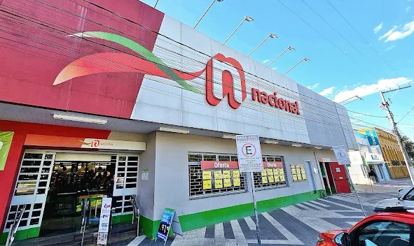 Fachada do supermercado Nacional