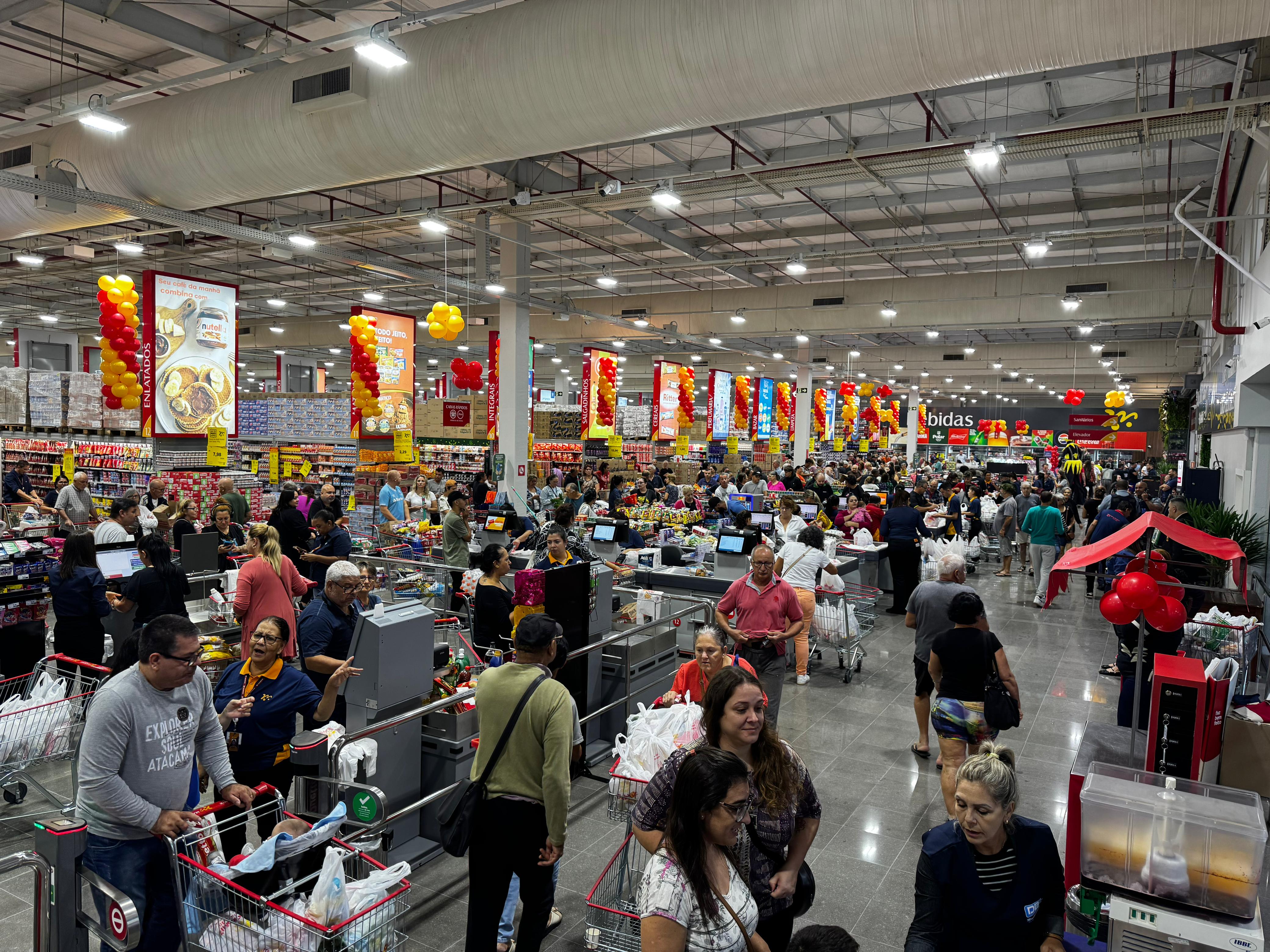 Interior do  Macromix Atacado em Esteio durante inauguração