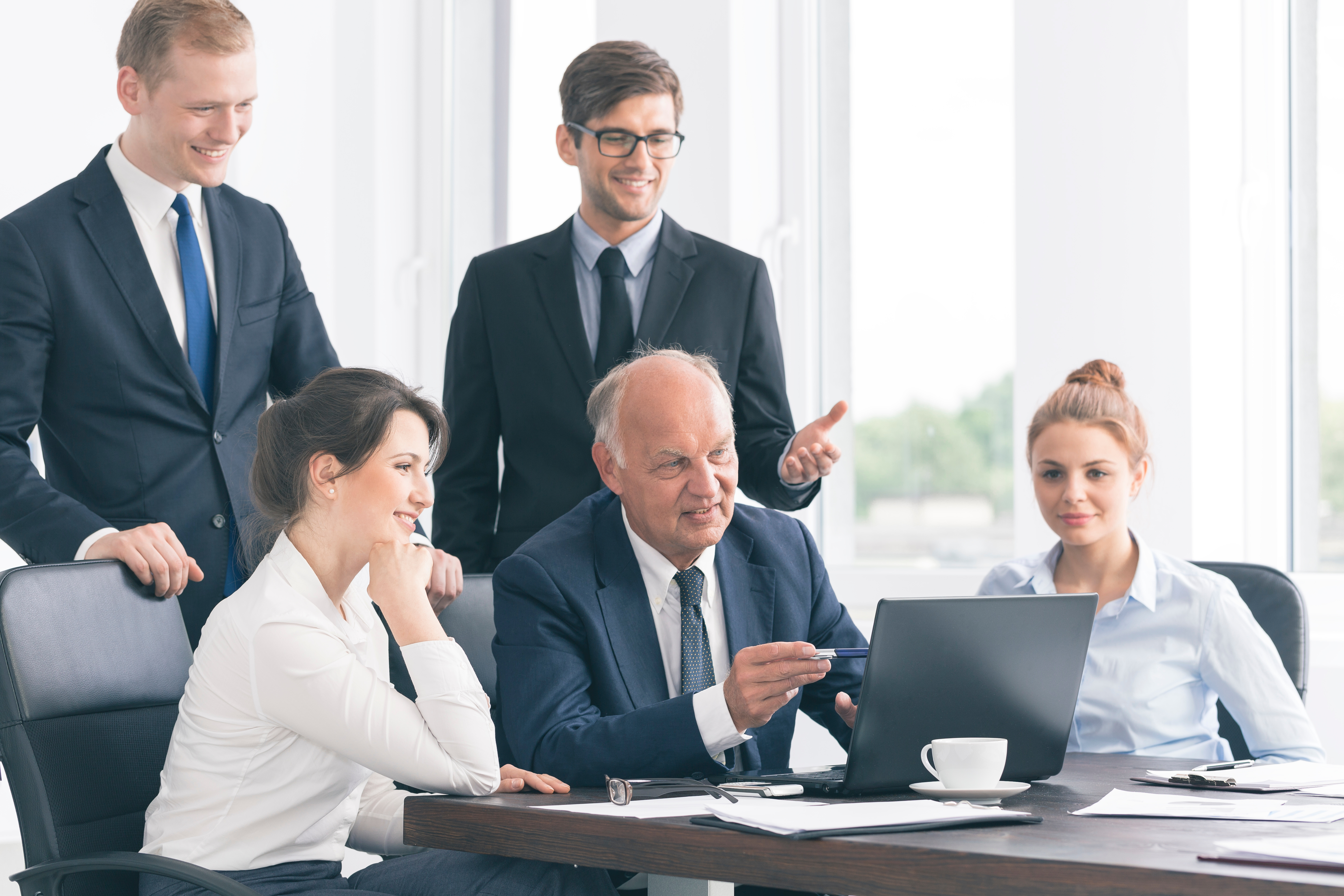 Empresas familiares enfrentam o desafio da sucessão com planejamento e diálogo