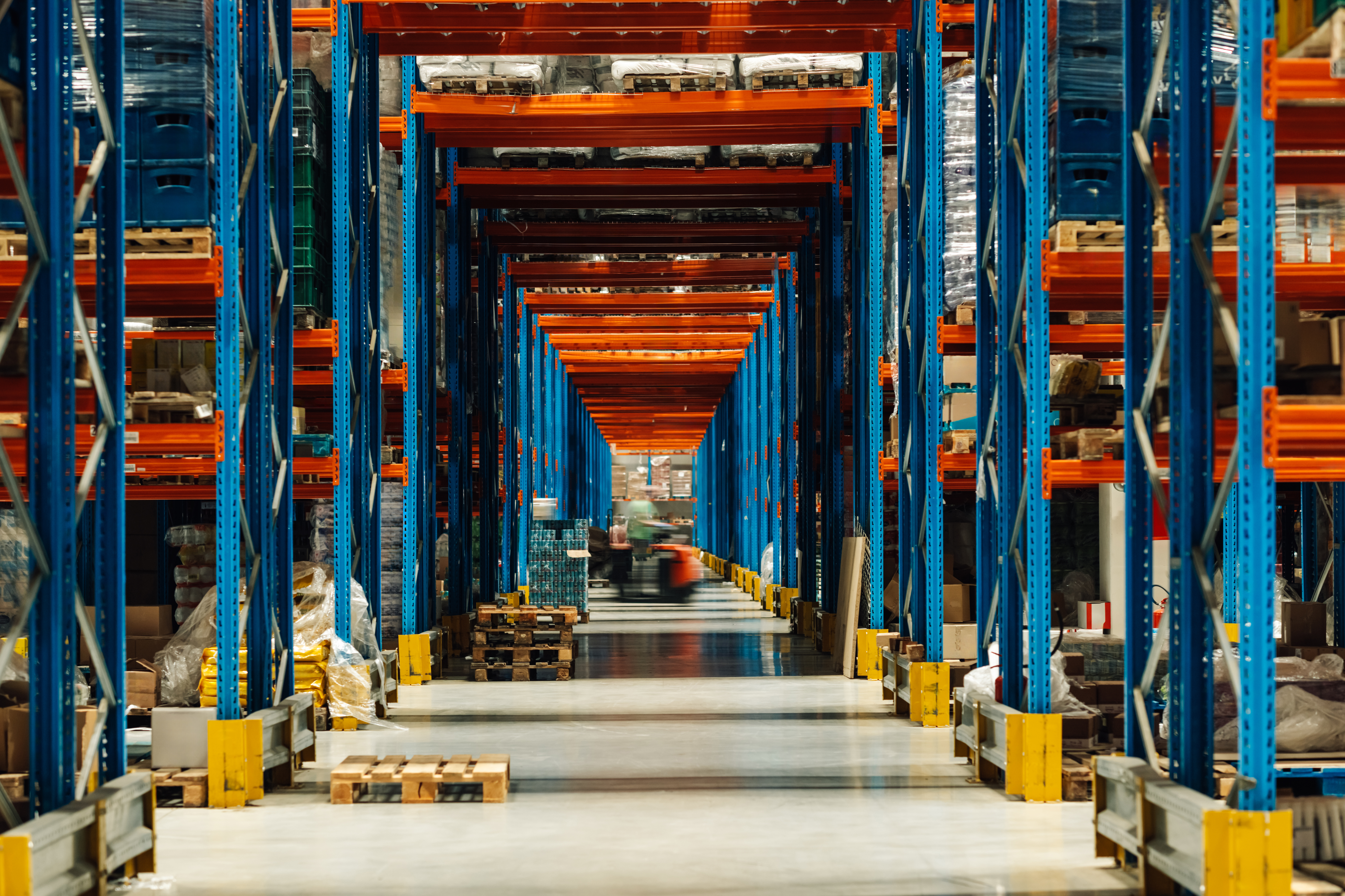 Demanda por galpões eleva custos logísticos no varejo online