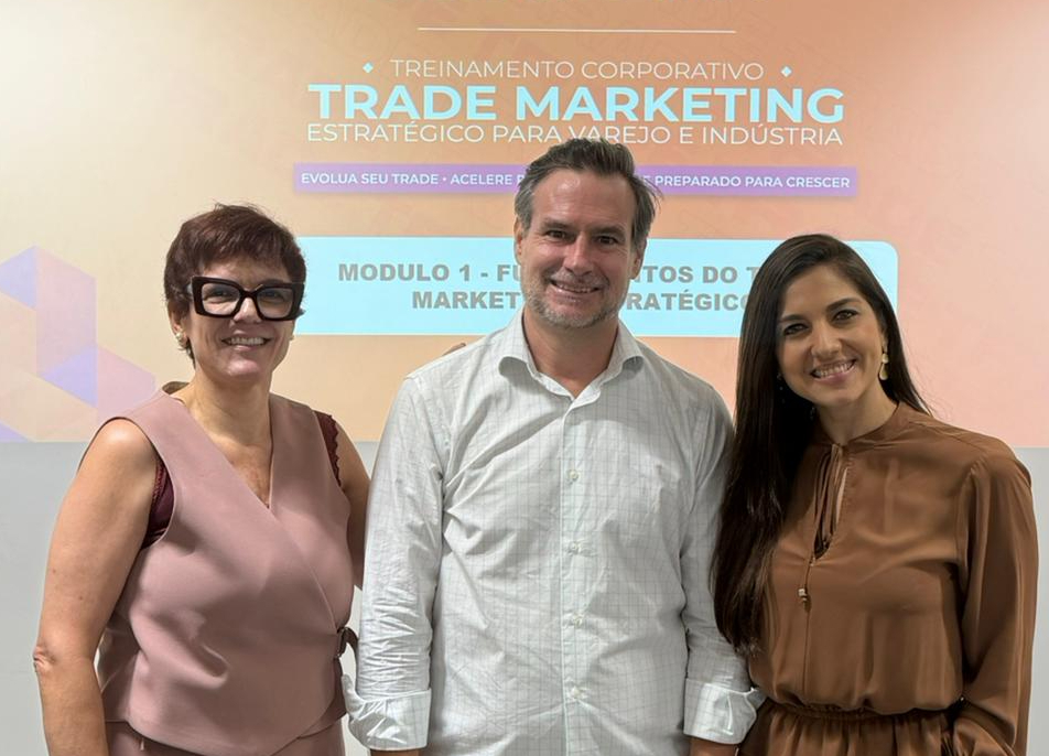 Fernanda Dalben recebe o Prêmio Top Trade de Profissional de Trade do Varejo