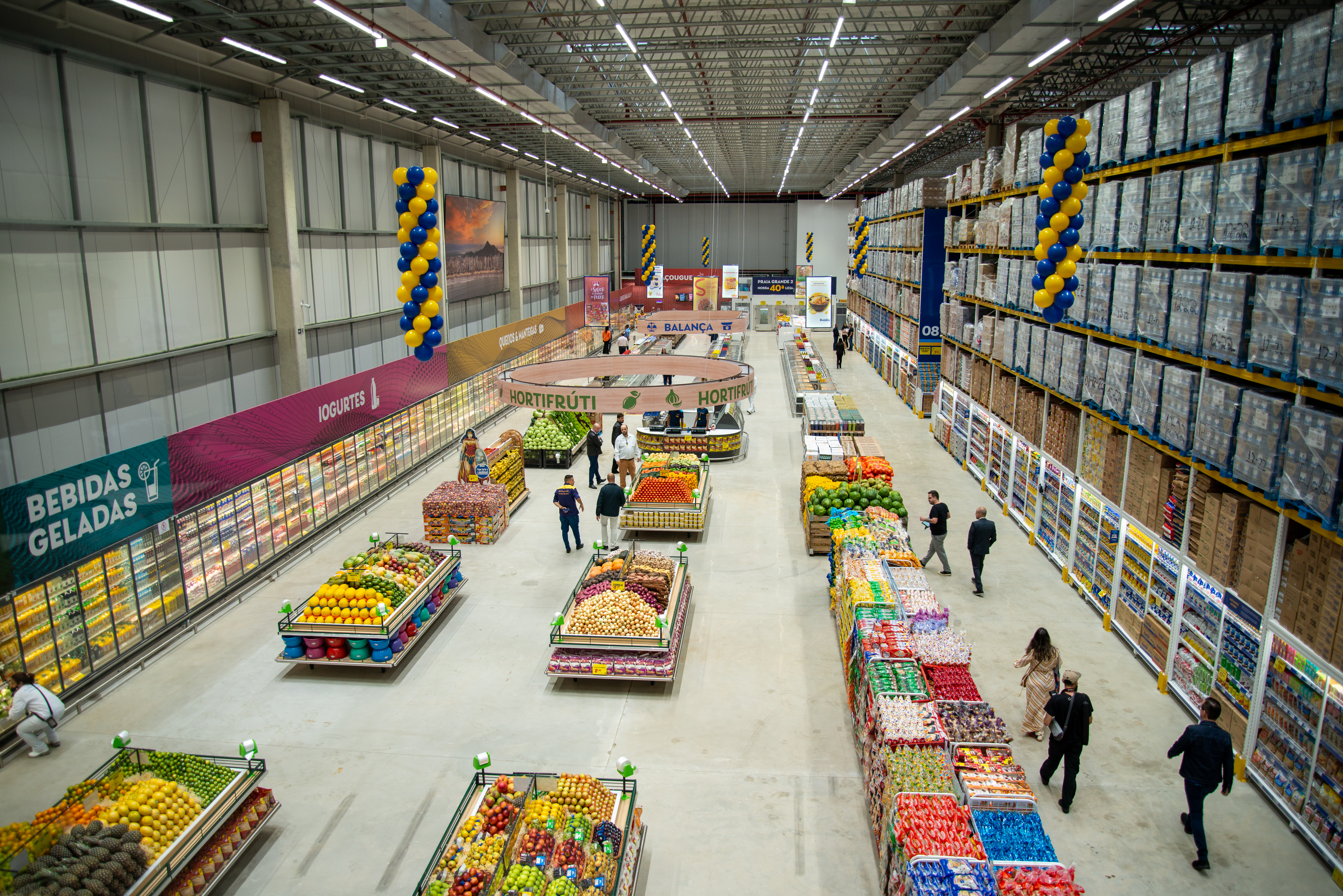 Visão interna do Roldão Atacadista da Freguesia do Ó
