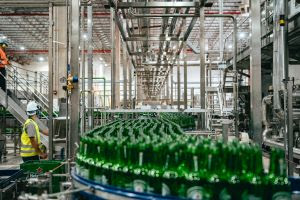 Linha de produção da Heineken