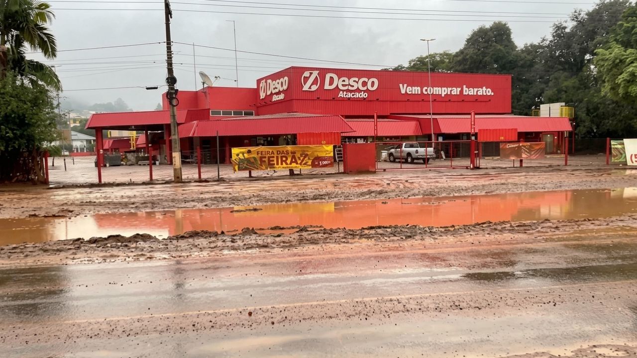 Unidade do Desco devastada pela enchente