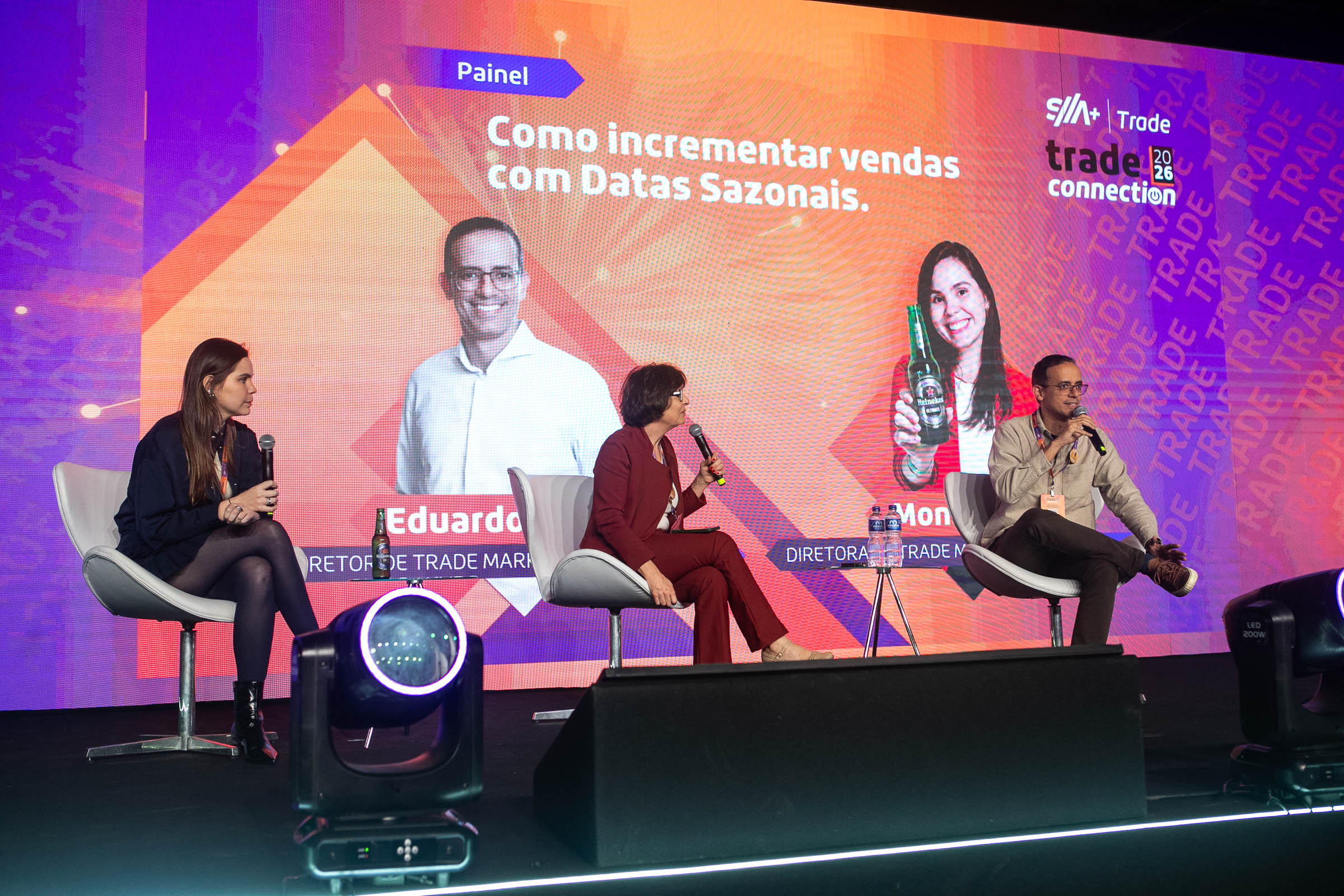 Painel com Eduardo Abritta, diretor de Trade Marketing da Bauducco, e Monah Feio, diretora de Trade Marketing da Heineken, durante o Trade Connection 2026