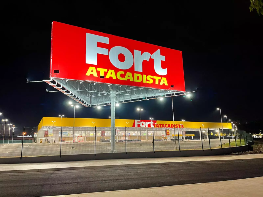 Fachada do Fort Atacadista