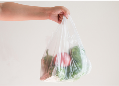 Gigantes do varejo se unem nos EUA para reinventar sacolas de supermercado