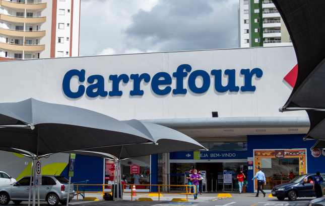 Carrefour paga R$ 1 milhão à viúva de João Alberto, cliente morto em hipermercado da rede 