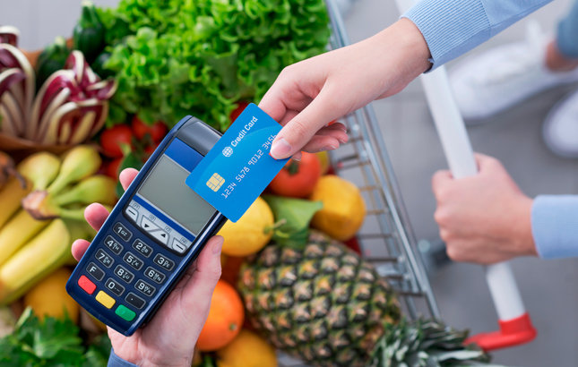 Pesquisa mostra que as famílias passaram a parcelar suas despesas com alimentos