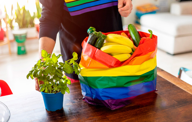 No mês do Orgulho LGBTQIA+ marcas e varejistas inovam com ações em prol da diversidade