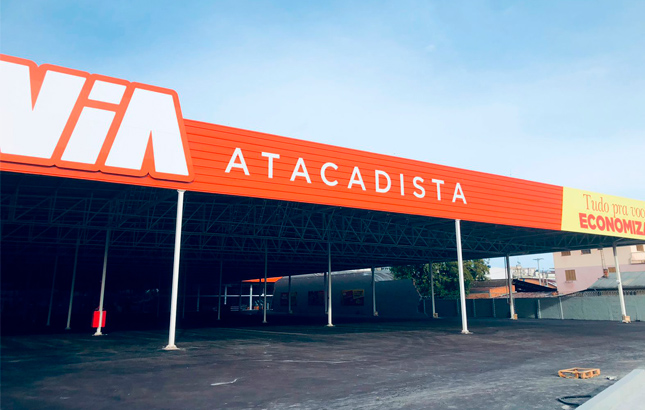 Passarela dá início à construção de novo Via Atacadista